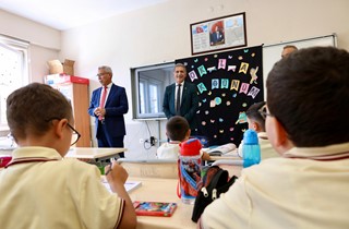 Başkan Deviren'den Birinci Sınıflara Ziyaret